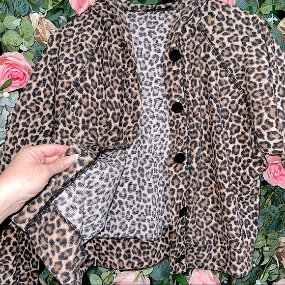 Leopard Long Sleeve Button Up Hoodie - Picture 4 of 8
